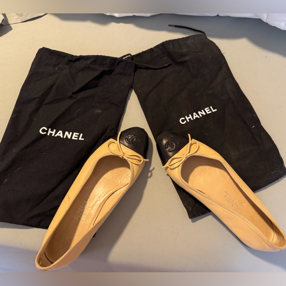 Chanel Beige and Black Ballet Flats 37.5 in FUC!